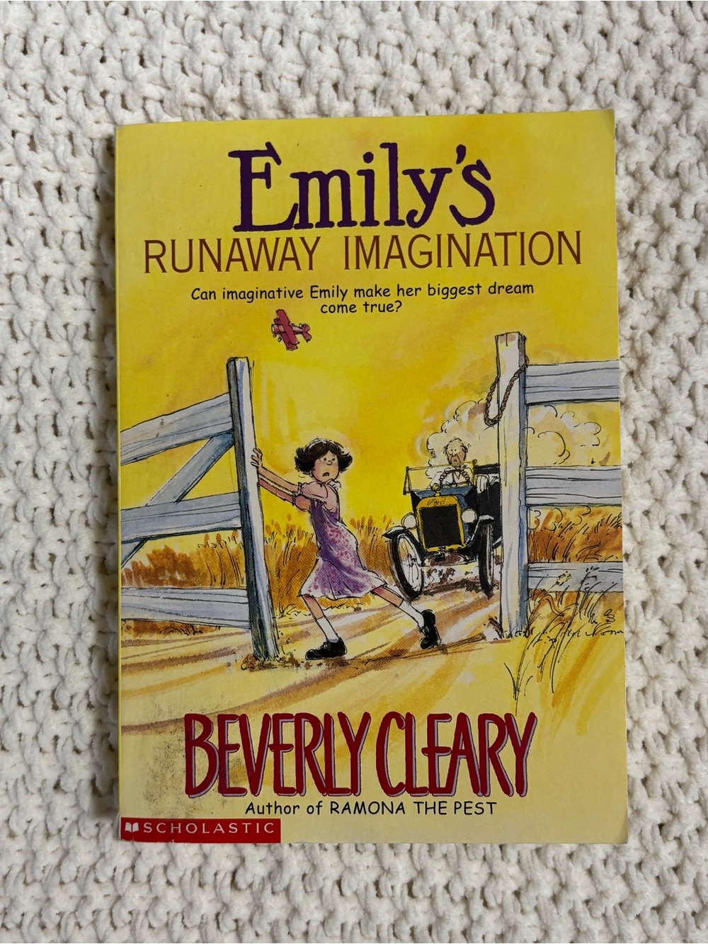 Scholastic Yellow Illustrated Back Cover